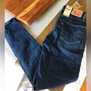 NWT- Levi’s Women’s High Rise Skinny Jeans- Blue Story- 0 Short